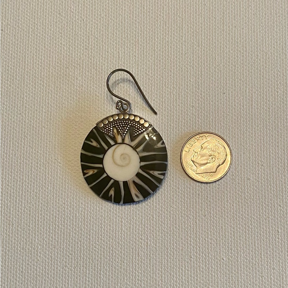 Silver Shell earrings - Picture 6 of 7
